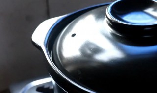 第一次使用砂锅怎样清洗 砂锅第一次可以用开水清洗吗