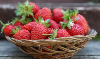 盆栽种植草莓注意事项 盆栽草莓的养殖方法和注意事项