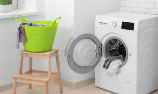 洗衣机家庭清洗方法（家庭如何清洗洗衣机）