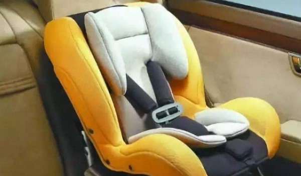 儿童座椅怎么固定在汽车座椅上