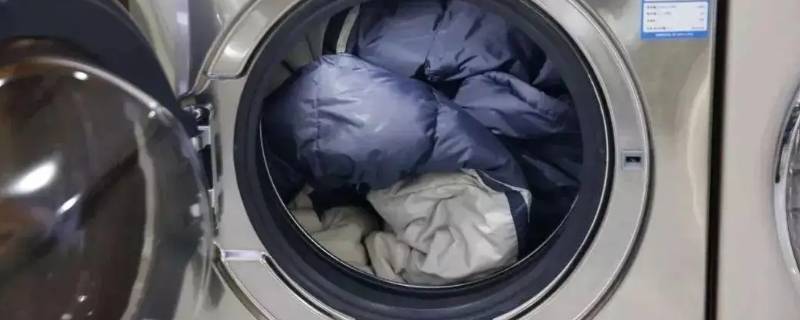 羽绒服能放在滚筒洗衣机里洗吗 羽绒服可放滚筒洗衣机里洗吗