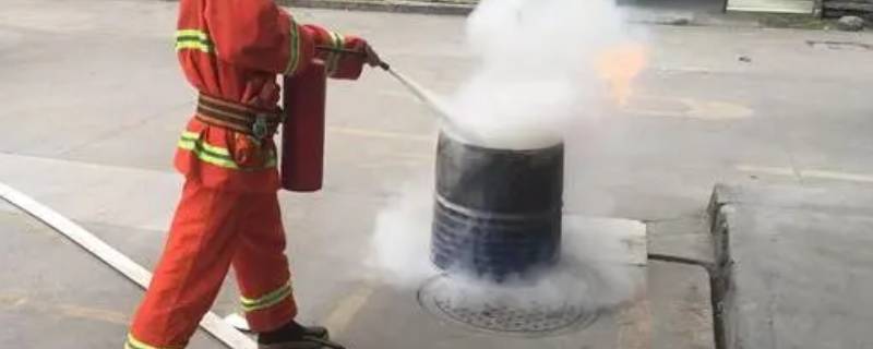 普通的干粉灭火器可以扑救火灾吗（普通的干粉灭火器可以扑灭）