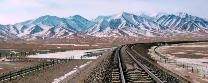 青藏铁路被称为什么（青藏铁路被称为什么?）