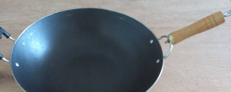为什么铁锅洗干净了擦起来还是黑的（铁锅洗完了擦还是黑的）