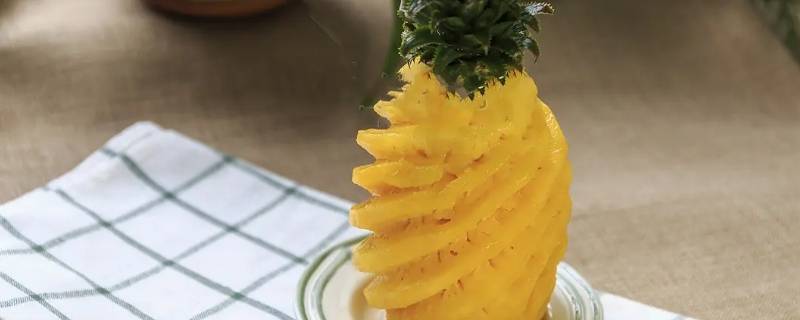 菠萝怎么切不用削皮 菠萝削完皮怎么切