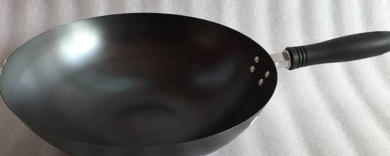 新买的铁锅如何开锅 新买的铁锅如何开锅保养多久