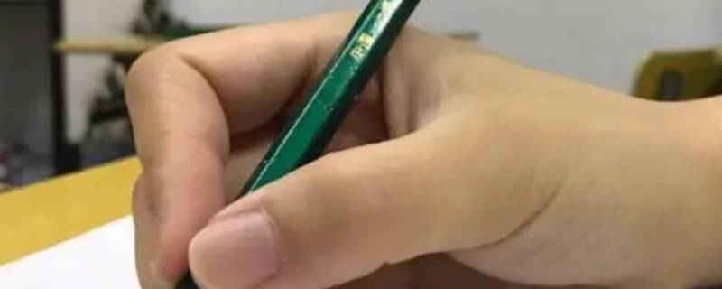 握铅笔的正确姿势手法（握铅笔的正确姿势手法视频）