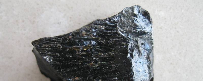 玻璃陨石有磁性吗 真正的玻璃陨石有磁性吗