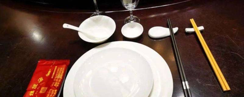 白色是公筷还是黑色是公筷（黑的是公筷还是白的是公筷）