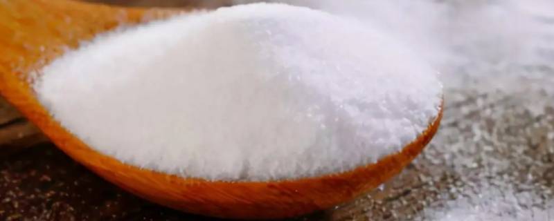 食盐在水中的溶解能力比小苏打要什么