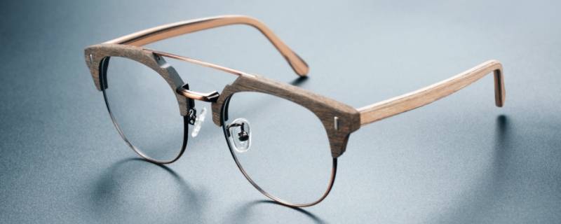 矫正眼镜和普通眼镜的区别在哪里 近视矫正眼镜和普通眼镜的区别在哪里