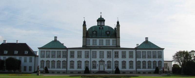 菲登斯堡宫被称为什么宫 菲登斯堡宫被称为什么宫?水晶宫和平宫