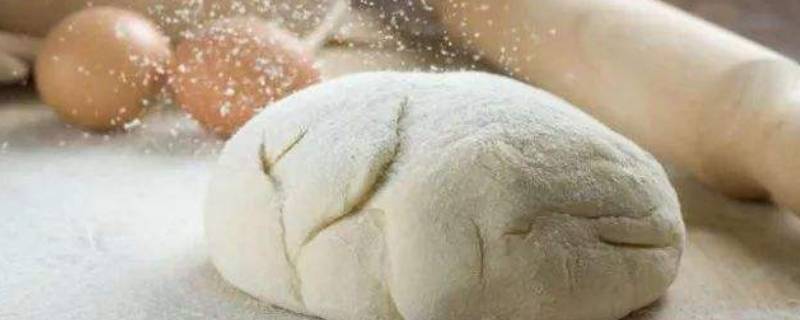 做面包的面团要发酵多久（做面包的面团发酵时间一般多久）
