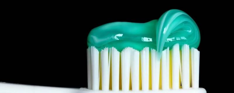 牙膏为什么挤出来花纹不乱 为什么牙膏怎么挤都是花纹状的