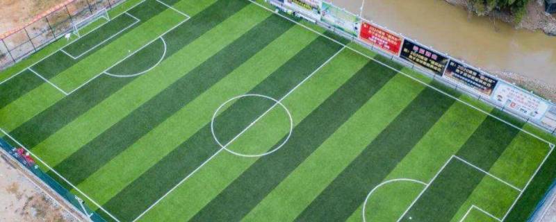 标准的足球场长和宽是多少（标准足球场长度和宽度是多少）