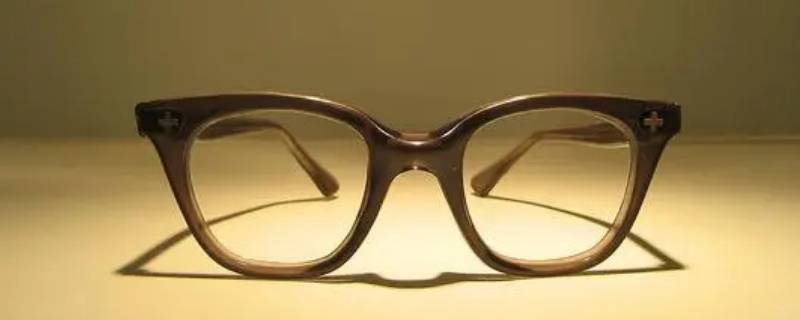 聚焦眼镜和普通眼镜有什么区别 什么是多焦点眼镜