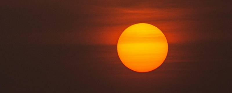 日冕层出现的太阳活动现象是什么（太阳日冕层的太阳活动）