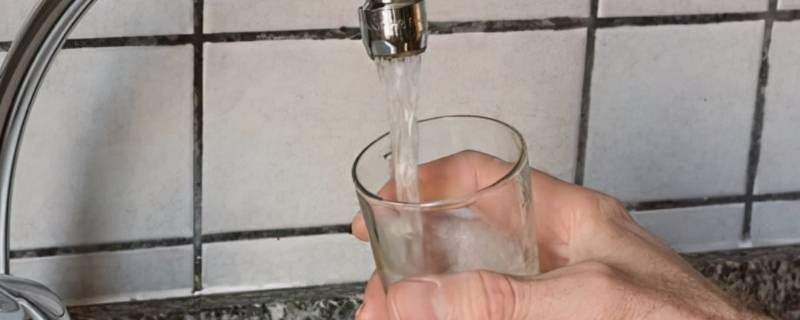 自来水可以直接烧开水喝吗（消毒自来水可以直接烧开水喝吗）