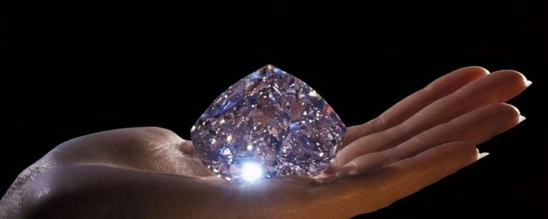 钻石是光源吗 钻石是发光源吗