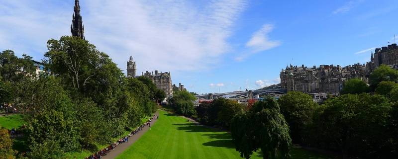 苏格兰首府 苏格兰首府,以城堡,教堂,大学闻名的城市是哪一个?