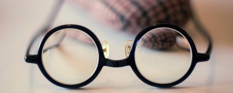 眼镜店可以自己带镜框去配眼镜吗（眼镜店可以自己带镜框去配眼镜吗多少钱）