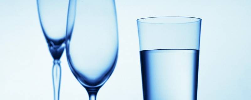 怎么判断玻璃杯能不能微波炉 怎么知道玻璃杯能不能微波