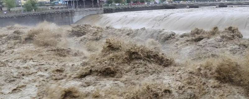 为什么下暴雨水库要泄洪 水库雨季泄洪