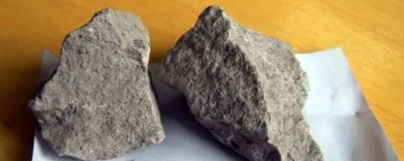 凝灰岩属于什么岩（凝灰岩属于什么岩石）