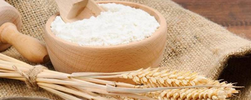 家用小麦粉是低筋还是高筋（家里的小麦粉是高筋还是低筋）