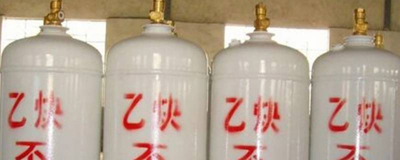 气焊使用的乙炔瓶应该距明火多少米（气焊施工现场的乙炔瓶与火源的距离）