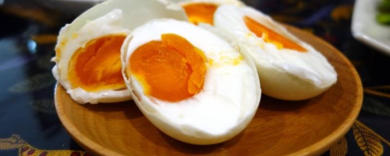 鸭蛋怎么腌制出油好吃 鸭蛋怎么腌制出油好吃不咸的配方