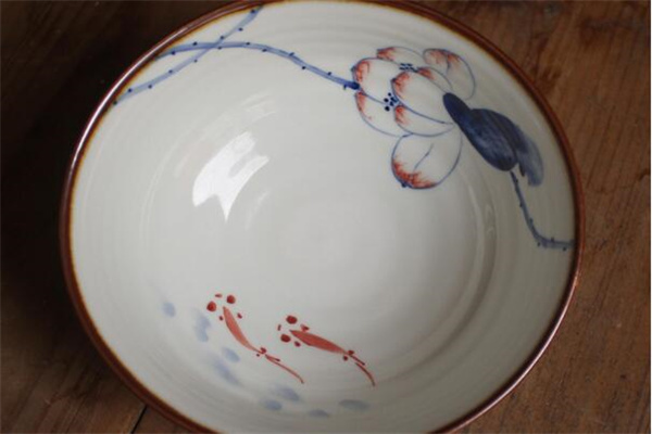 釉下彩和釉上彩哪个好碗碟 怎么看餐具是不是釉下彩