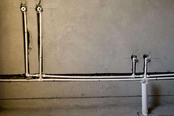 家装水管怎么走 水管走顶好还是走地好呢