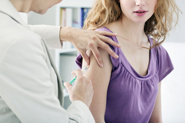 建议免费为女性接种HPV疫苗，打HPV疫苗一定要打九价吗？