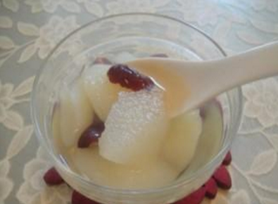 能用梨皮和冰糖煮水喝吗 用梨和冰糖熬水需要去皮吗