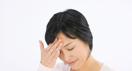 偏头痛的原因（偏头痛的原因和治疗）