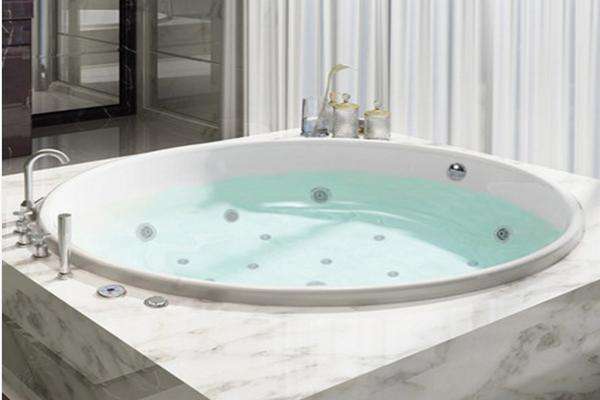 嵌入式浴缸安装方法及安装高度（嵌入式浴缸安装方法及安装高度图）