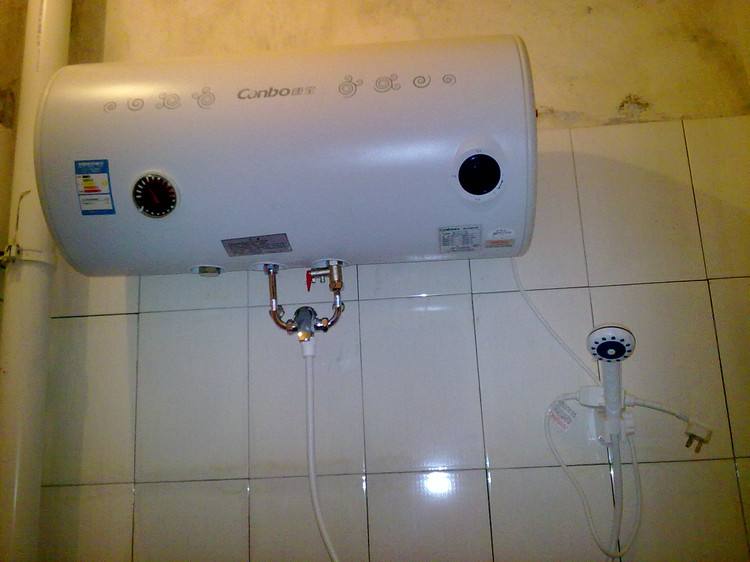 电热水器安装位置（电热水器安装位置图）