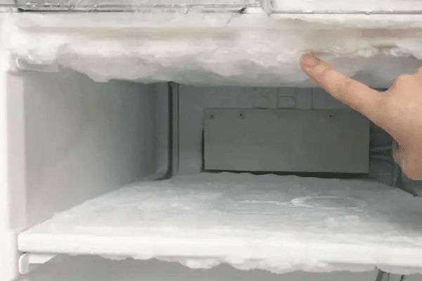 冰箱经常性出现结冰的情况怎么办 冰箱经常性出现结冰的情况怎么办呢