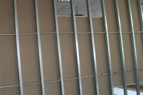 石膏板隔墙一般多少钱一平方米（石膏板隔墙多少钱一平?）