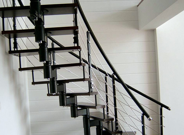 钢木楼梯装修注意事项及选购技巧 什么是钢木楼梯