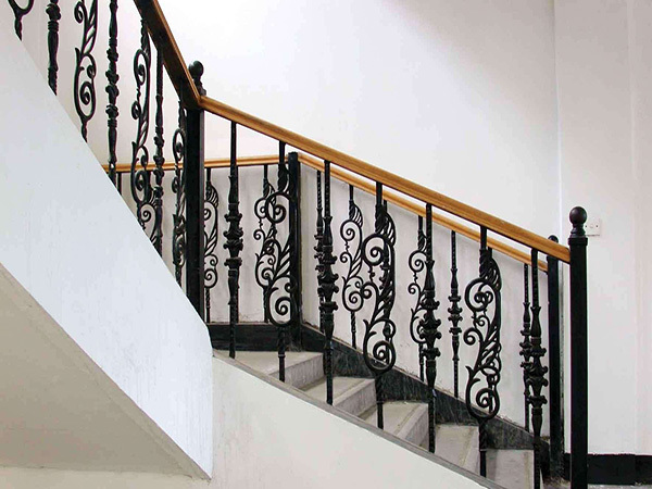 设计铁艺楼梯扶手价格是多少 设计铁艺楼梯扶手价格是多少钱