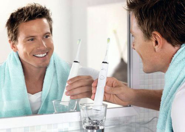 使用电动牙刷的小方法 使用电动牙刷的正确方法