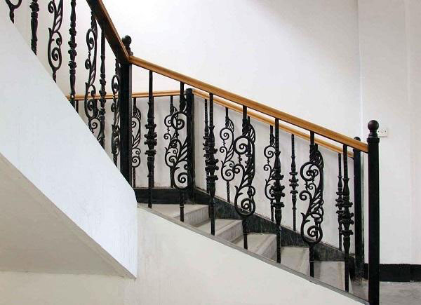 选购铁艺楼梯扶手的方案有哪些 了解注意事项很重要
