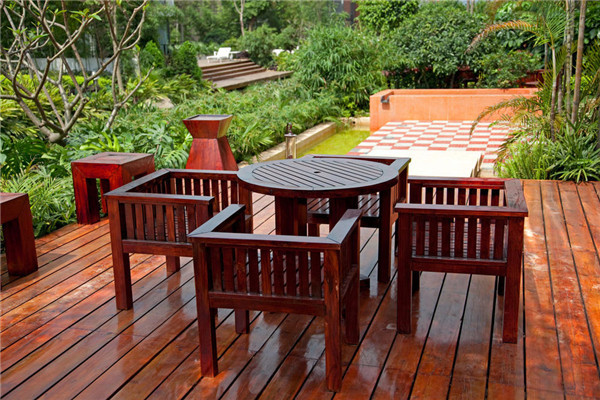 阳台家具有哪些 阳台家具用什么木材 阳台家具如何防晒
