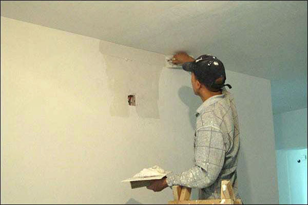 墙壁起皮发霉的处理方案 解决家居烦恼