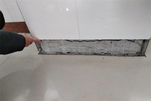 瓷砖脱落用什么胶能粘上 瓷砖脱落是什么原因造成的