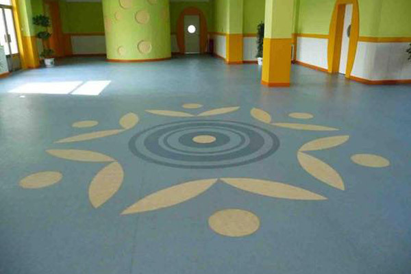地板胶有毒吗对身体有伤害吗 地板胶用什么胶水贴比较好 地板胶怎么快速清除
