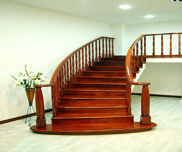 关于保养实木楼梯的小诀窍有哪些 家装保养从楼梯开始