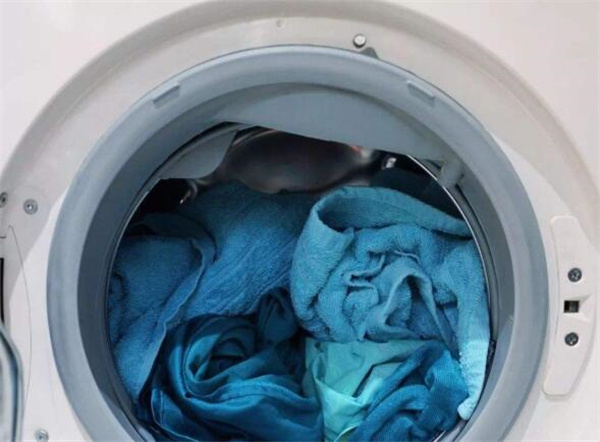 羽绒服洗衣机爆炸谣言 羽绒服洗衣机正确洗法 滚筒洗衣机羽绒服功能